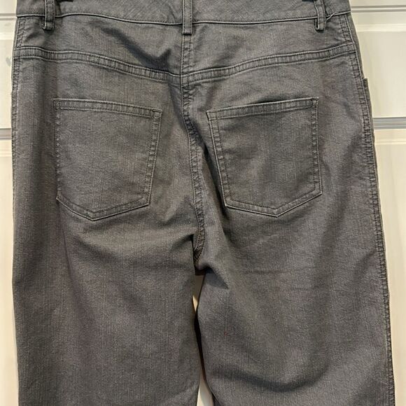 St.John gray, five package jeans, straight leg size 2 - Picture 5 of 11
